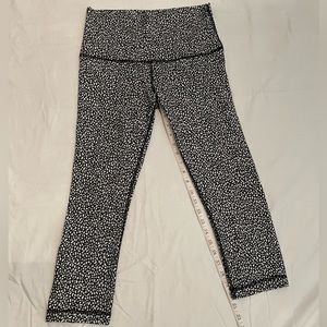 Lululemon capri style legging, size 10